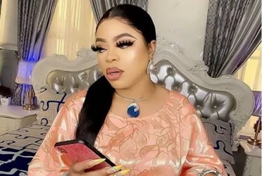 Bobrisky shows off his uncovered butt while twerking (video)